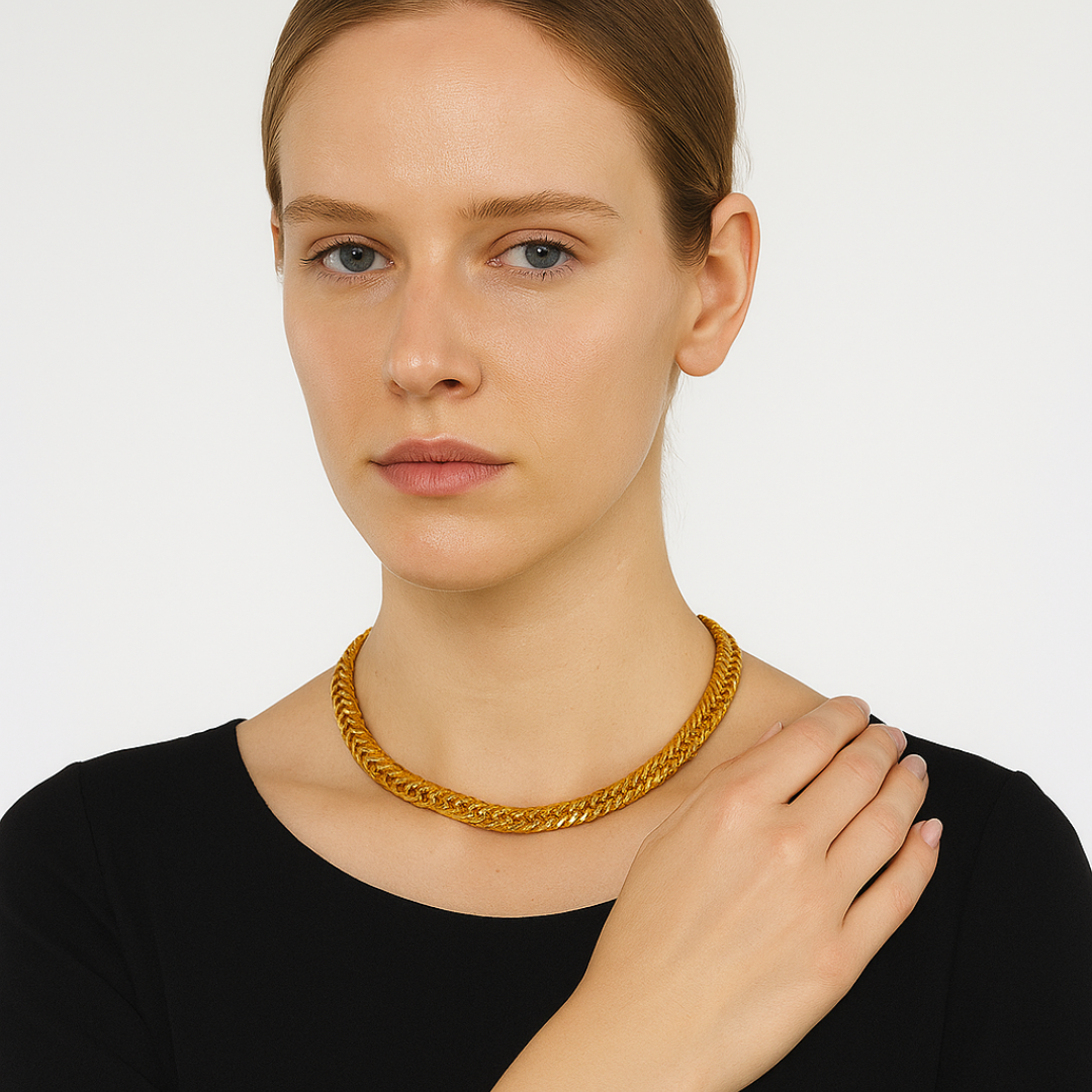Bold Elegance – Classic Herringbone Chain Necklace