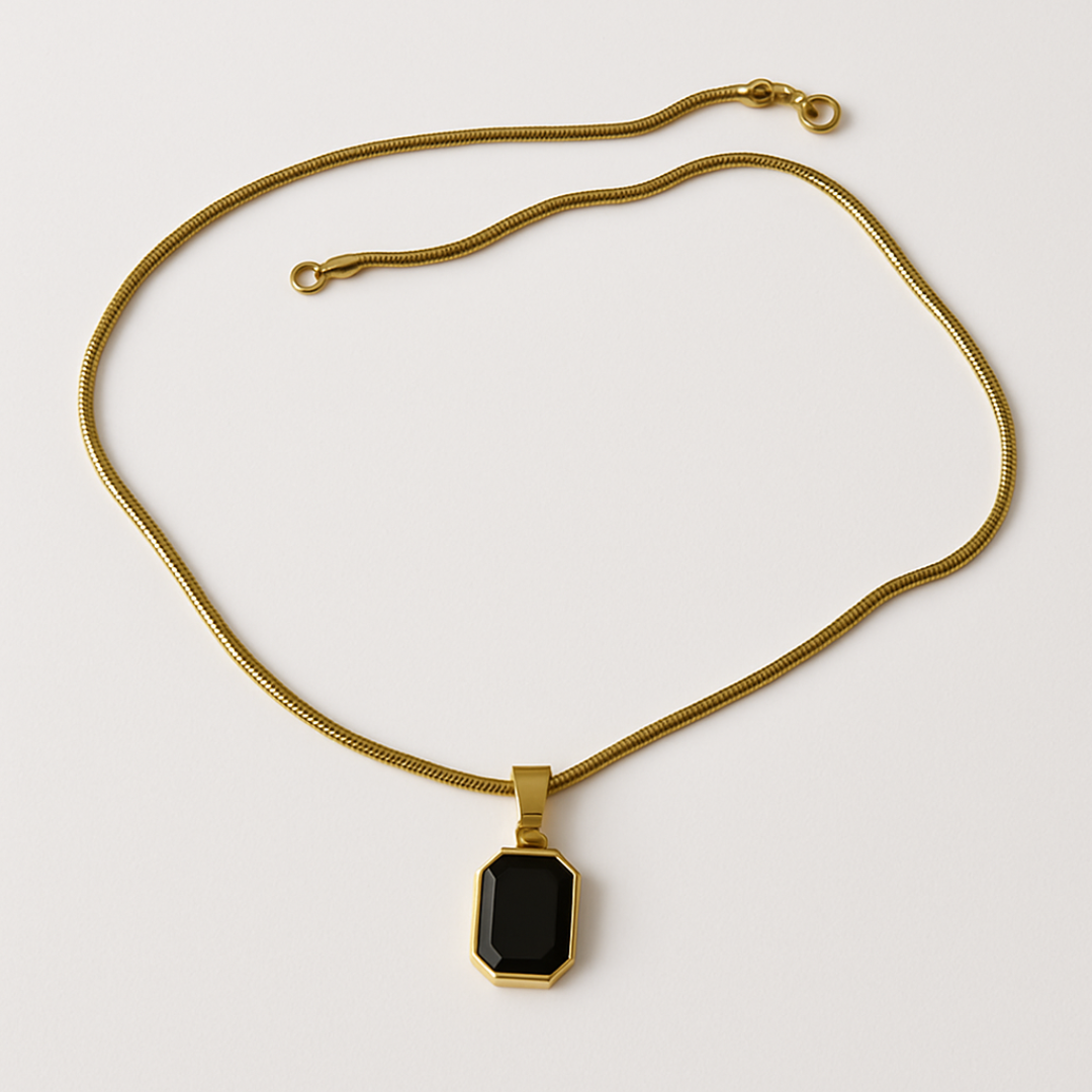 Classic Black Stone Pendant Necklace – Elegant Artificial Jewelry