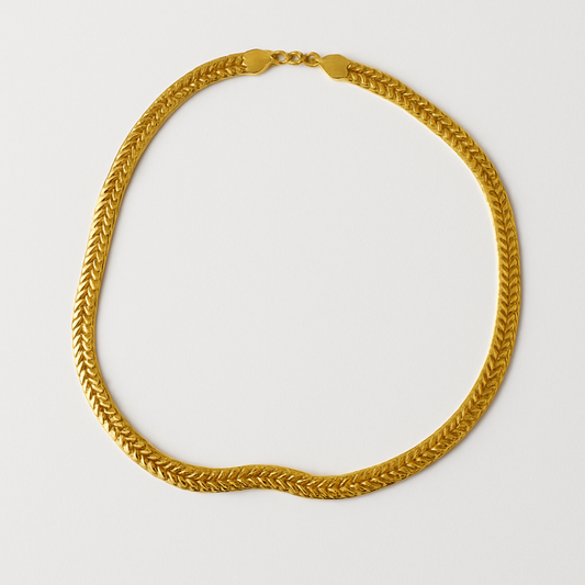 Bold Elegance – Classic Herringbone Chain Necklace